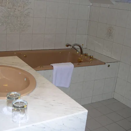 Hotel Chateau Des Bondons Ei