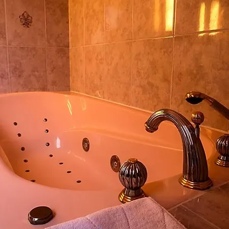 Hotel Chateau Des Bondons Ei 3*